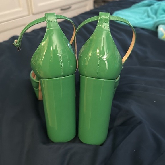 Gucci Emerald Green Patent Leather Heels - Picture 3 of 4
